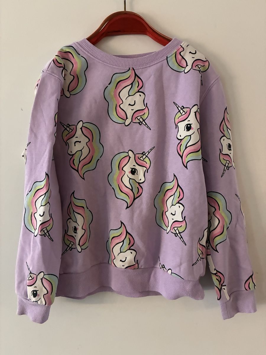 H&M Pullover & Sweatshirts: Pullover mit Einhorn Motiv Grösse 122/128 – Gebraucht aus richterswil von lunamarie001