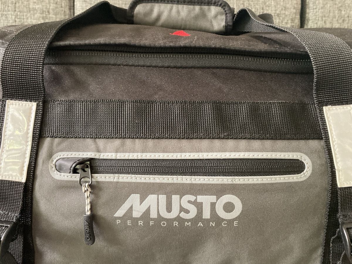 Musto Taschen: MUSTO Performance Crew Segeltasche 65 l Dufflebag – Gebraucht aus Zürich von Lichtermeer 3