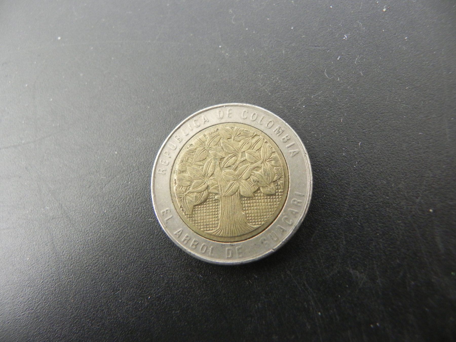 Tutti le monete: Kolumbien 500 Pesos 2005 – Usato da Biel/Bienne venduto da Gogolozi 1