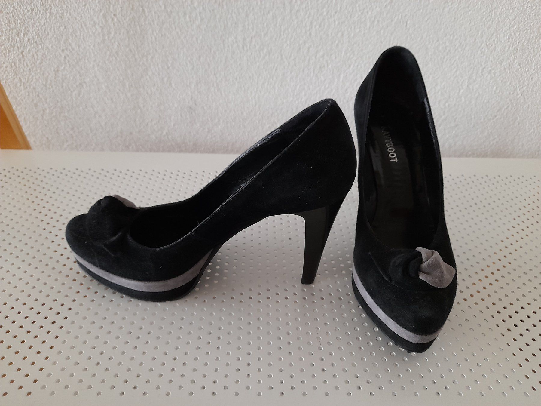 Navyboot Scarpe da donna: Chaussures noires avec noeud Navyboot – Usato da Mont-sur-Lausanne venduto da Pioutch
