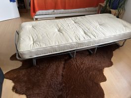 Klappbett mit Matratze Metallgestell guter Zustand