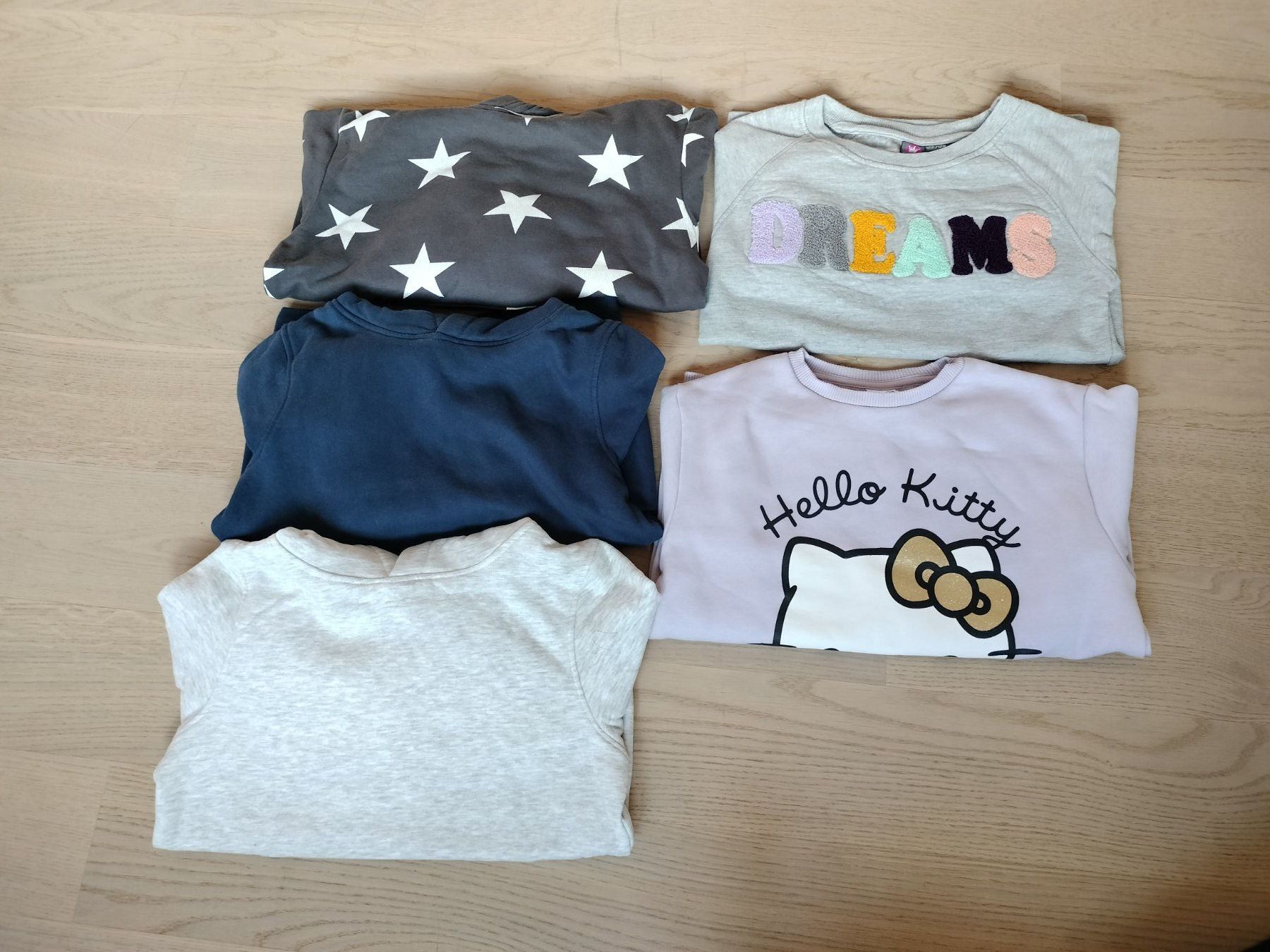 Maglioni & Felpe: 3x Hoodie, 2x Pullover Mädchen Grösse 122/128 – Usato da Neftenbach venduto da TheKringel