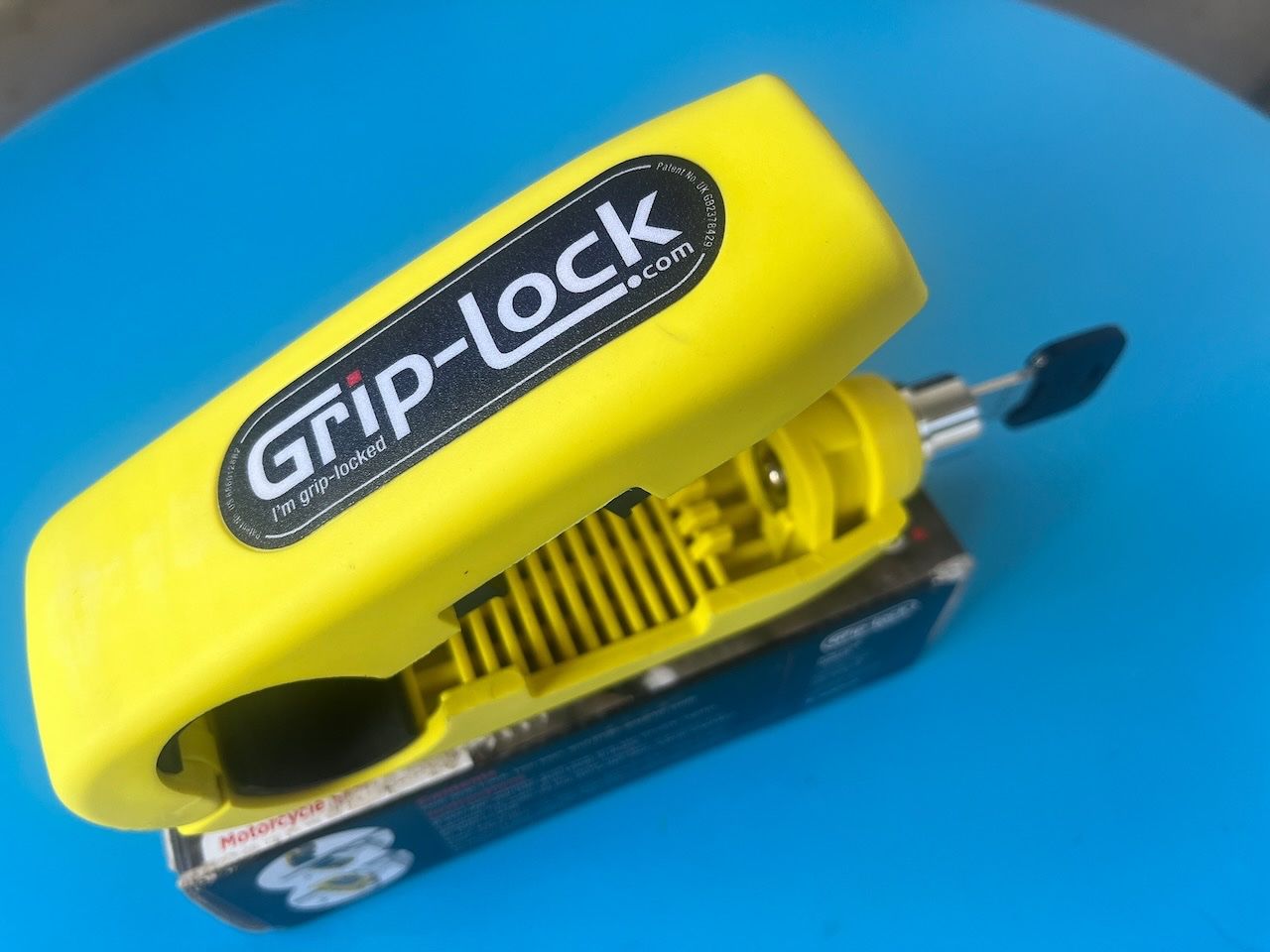 Schlösser: Grip-Lock, das Original-Motorradlenkerschloss – Gebraucht aus Turbenthal von Gassenzauber 1