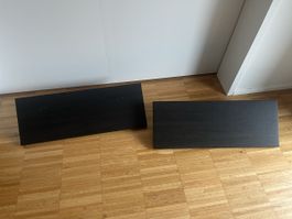 Zwei Wandregale schwarz mit Halterung