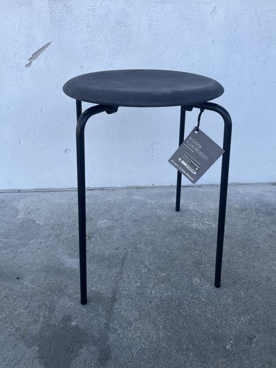 Fritz Hansen Hocker: Fritz Hansen Dot Hocker Leder Arne Jacobson – Gebraucht aus Bern von fotolog111 1