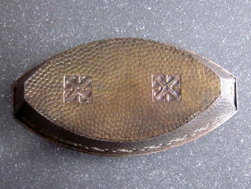 Ciotole: Antike Schale, Messing mit gestanztem Muster, Schiffform – Usato da Bischofszell venduto da raika 4