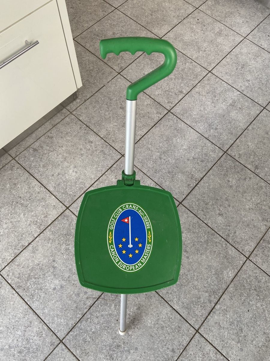 Sgabelli: Praktischer Golf Sitzstock Crans-sur-Sierre – Usato da Oberwil BL venduto da flo_fh8m 1