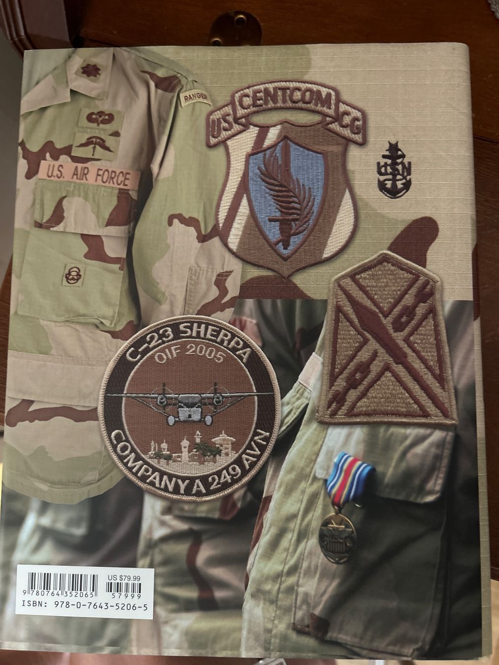Patches: Buch Desert Uniforms Patches Insignia US Armed Forces – Neu (gemäss Beschreibung) aus Hausen am Albis von MACV62 3