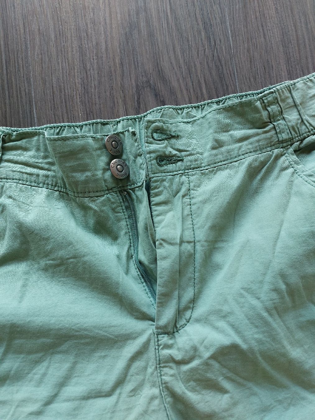 Pantaloni: kurze Hose / Shorts / Chicorèe – Usato da Hilterfingen venduto da Audimat 1