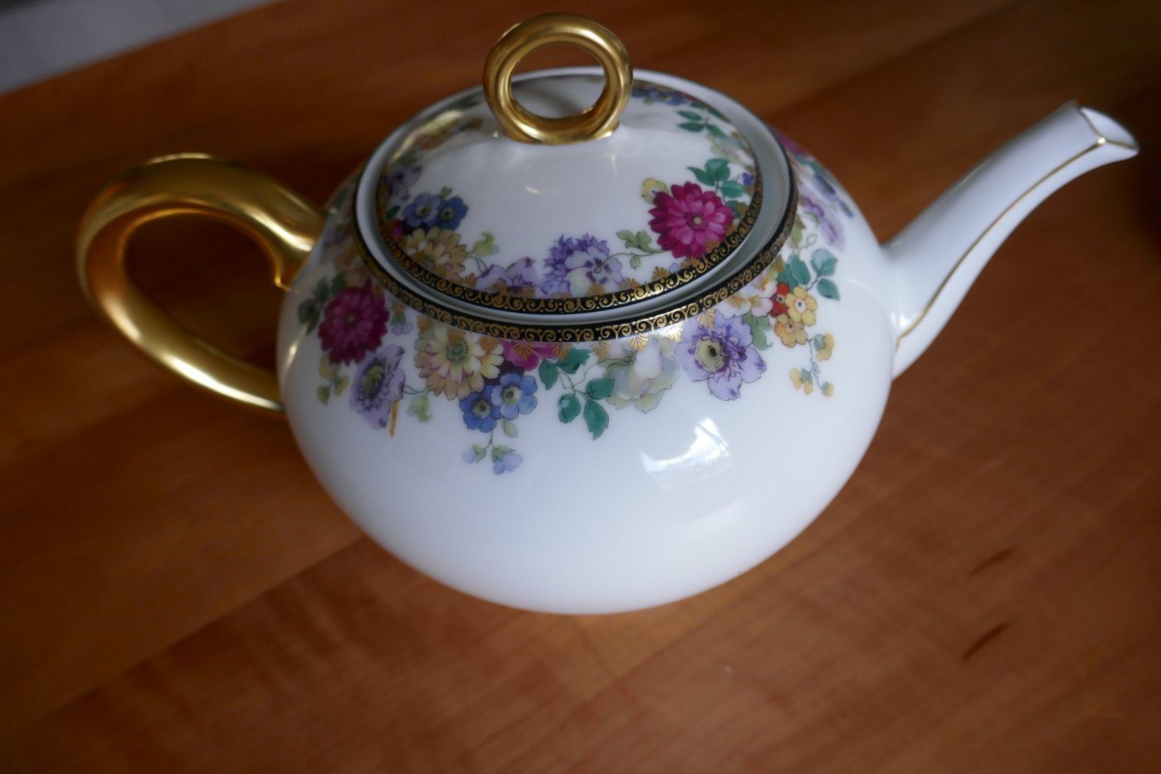 Services de table: Teeservice mit Blumenmuster und Goldrand – D'occasion à lenzburg par sariro 3