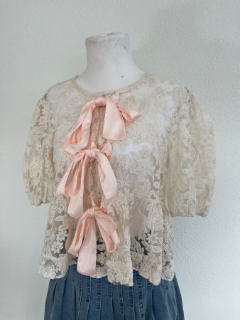 Bluse mit Spitzen, Baumwolle, Grösse S-M, Neu! NP 79.-