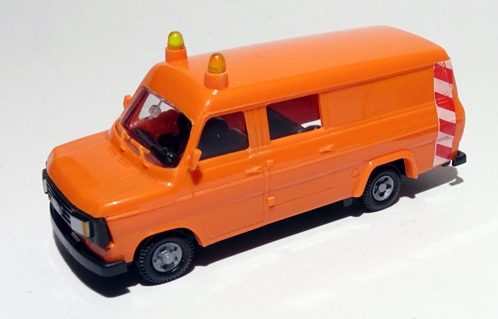 Sale # Ford Transit Kommunal Praliné 1:87 | Comprare su Ricardo