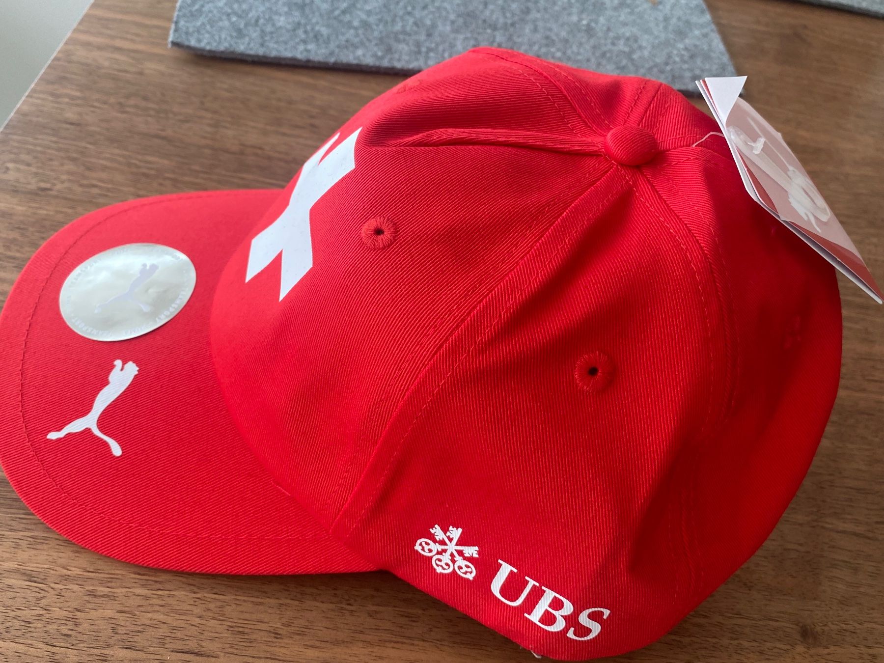 Puma Altro in  Abbigliamento & Accessori: Rote Puma Schweiz Cap neu – Nuovo e nell'imballaggio originale da Zumikon venduto da Madchris2424 1