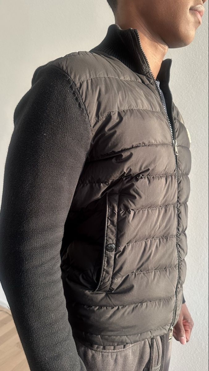 Moncler Giacche: Moncler Cardigan Schwarz – Usato da Kloten venduto da jahrellnicholai 1