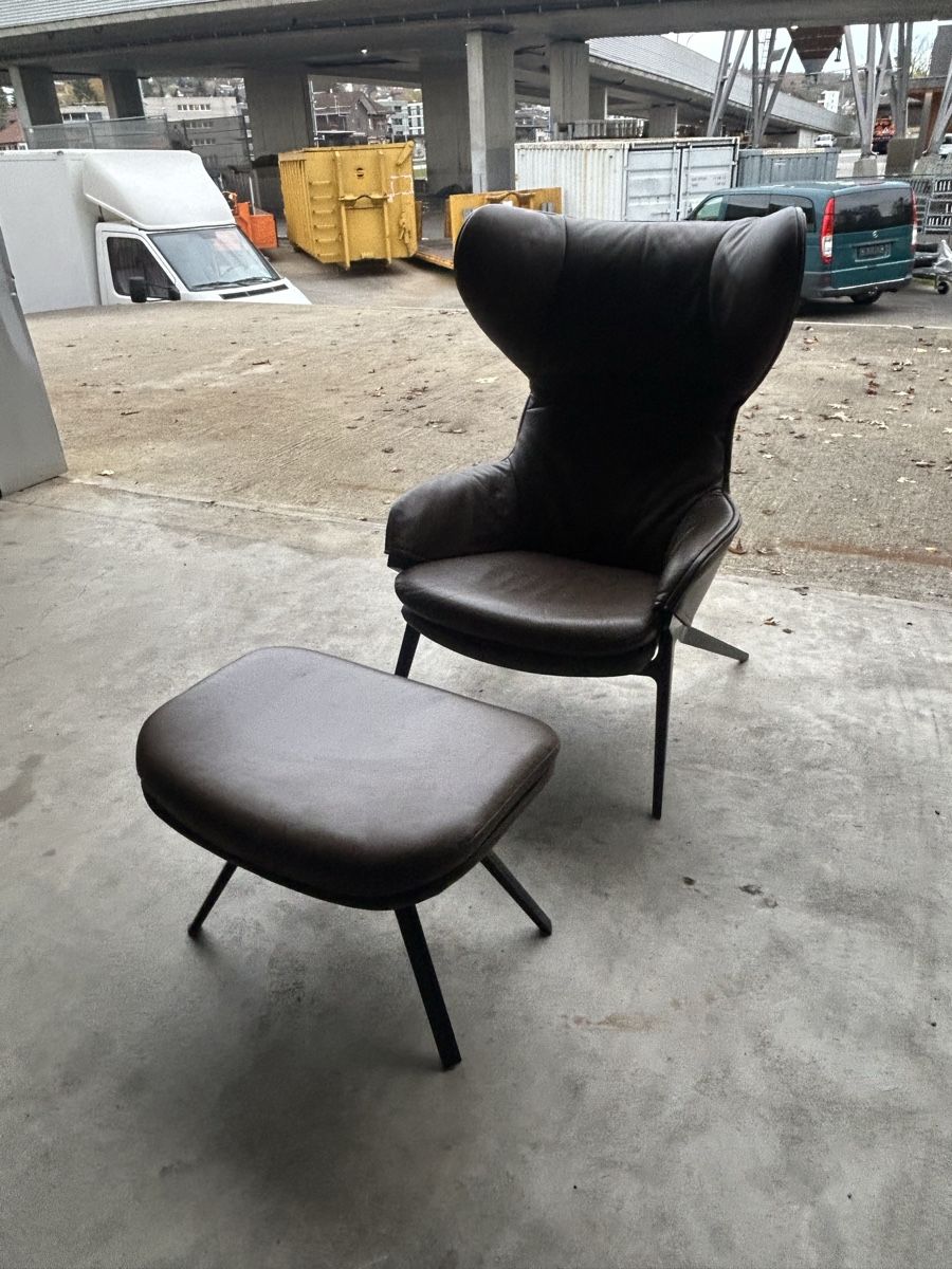 Cassina Poltrone: Cassina Ohrensessel mit Ottoman – Usato da Starrkirch-Wil venduto da charlywatson 2