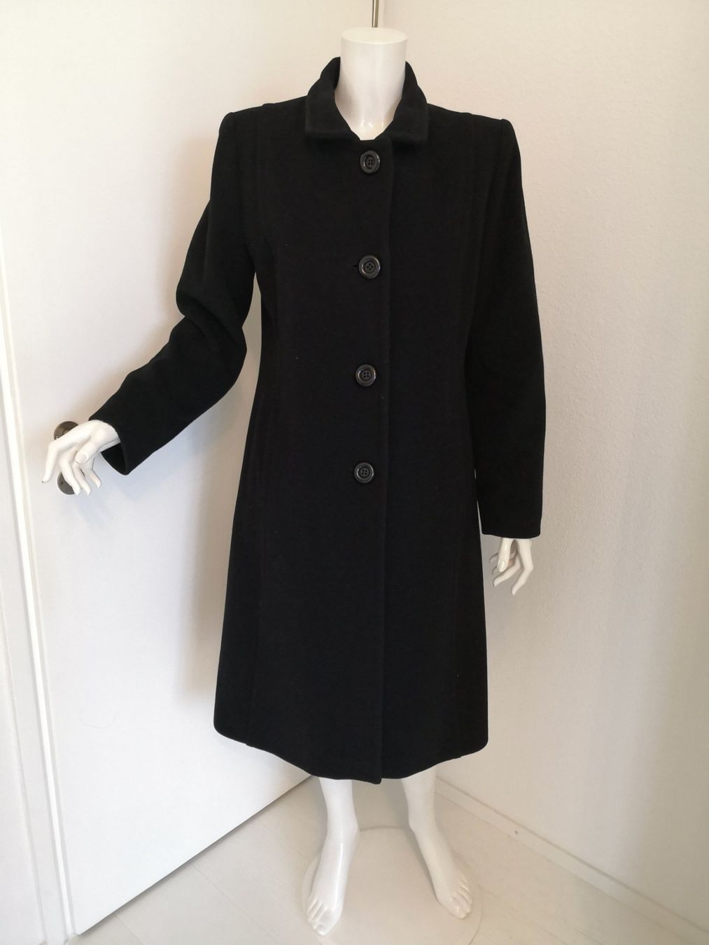 Cappotti: 🤩MILO COATS MANTEL SCHWARZ LANG – Usato da Olten venduto da Naja-Twins-Twins 6