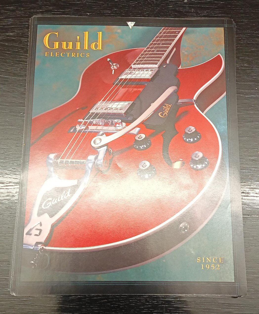 Riviste & Magazine: COLLECTORS STUFF Guild Guitars Catalogue from 1997 – Usato da Zofingen venduto da Rodeln