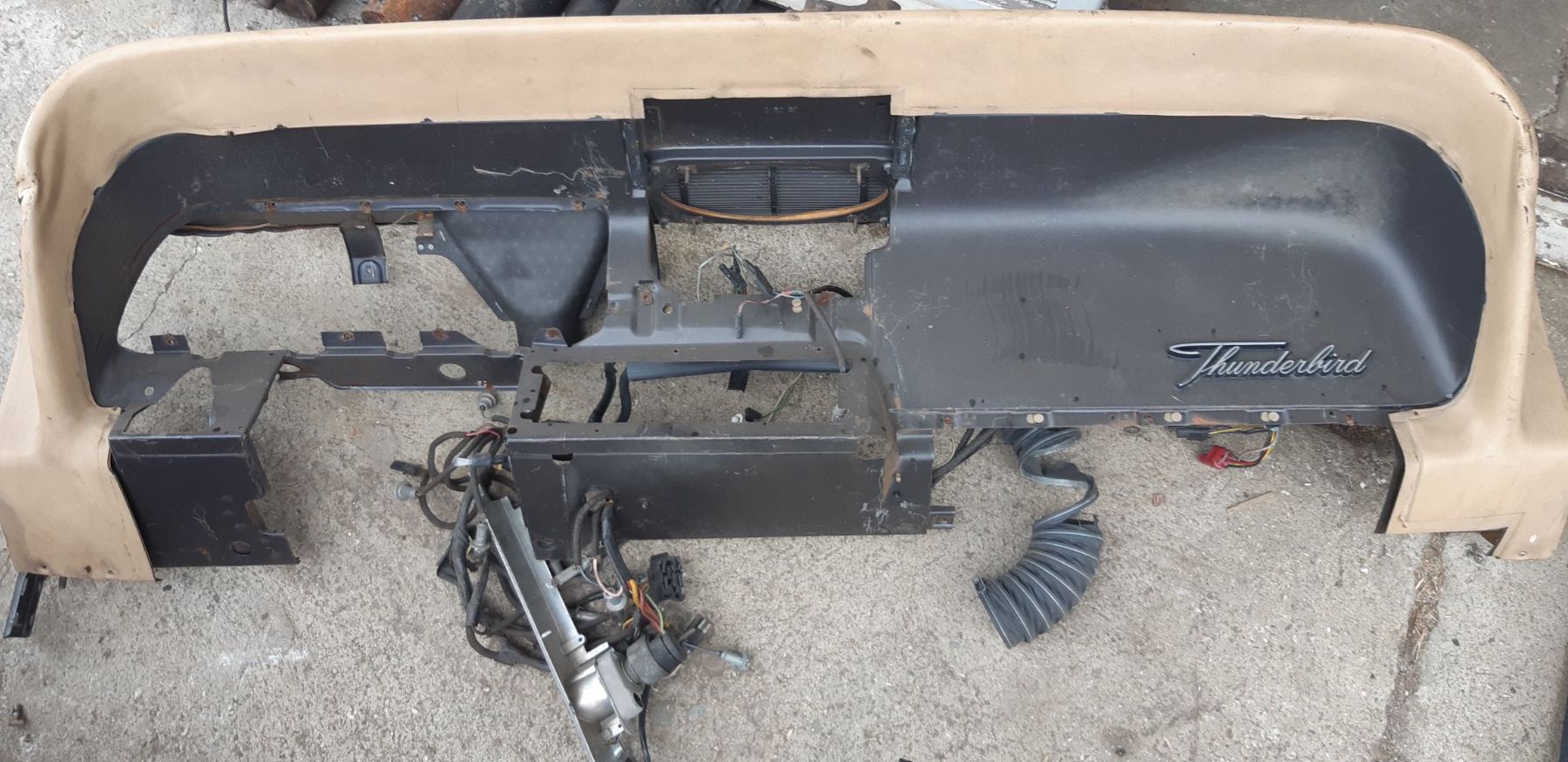 Ford Tutti pezzi di ricambio auto: Ford Thunderbird 1966 Teile – Usato da Siselen BE venduto da saradiva2015 2