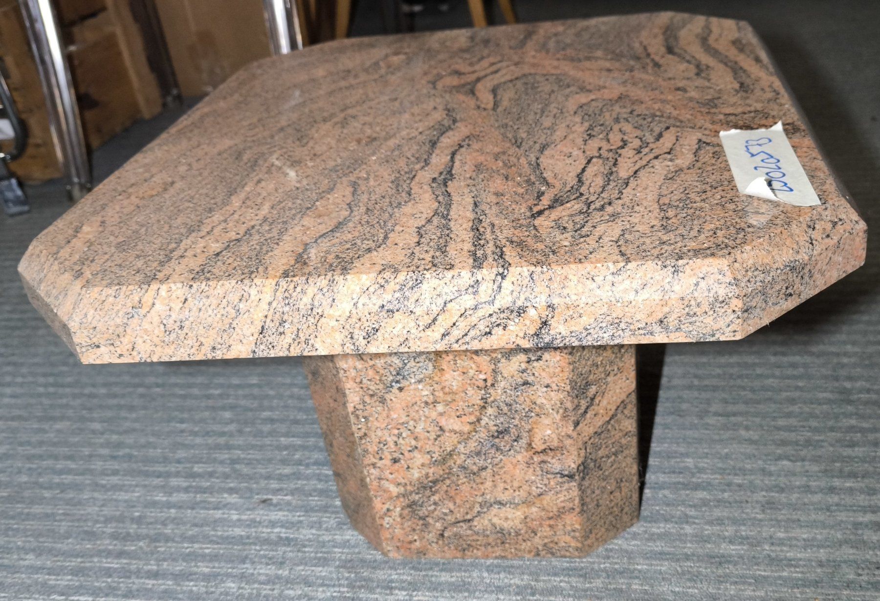 Tavoli: Salontisch Granit massiv – Usato da Rorschacherberg venduto da snOOpydOg11 2