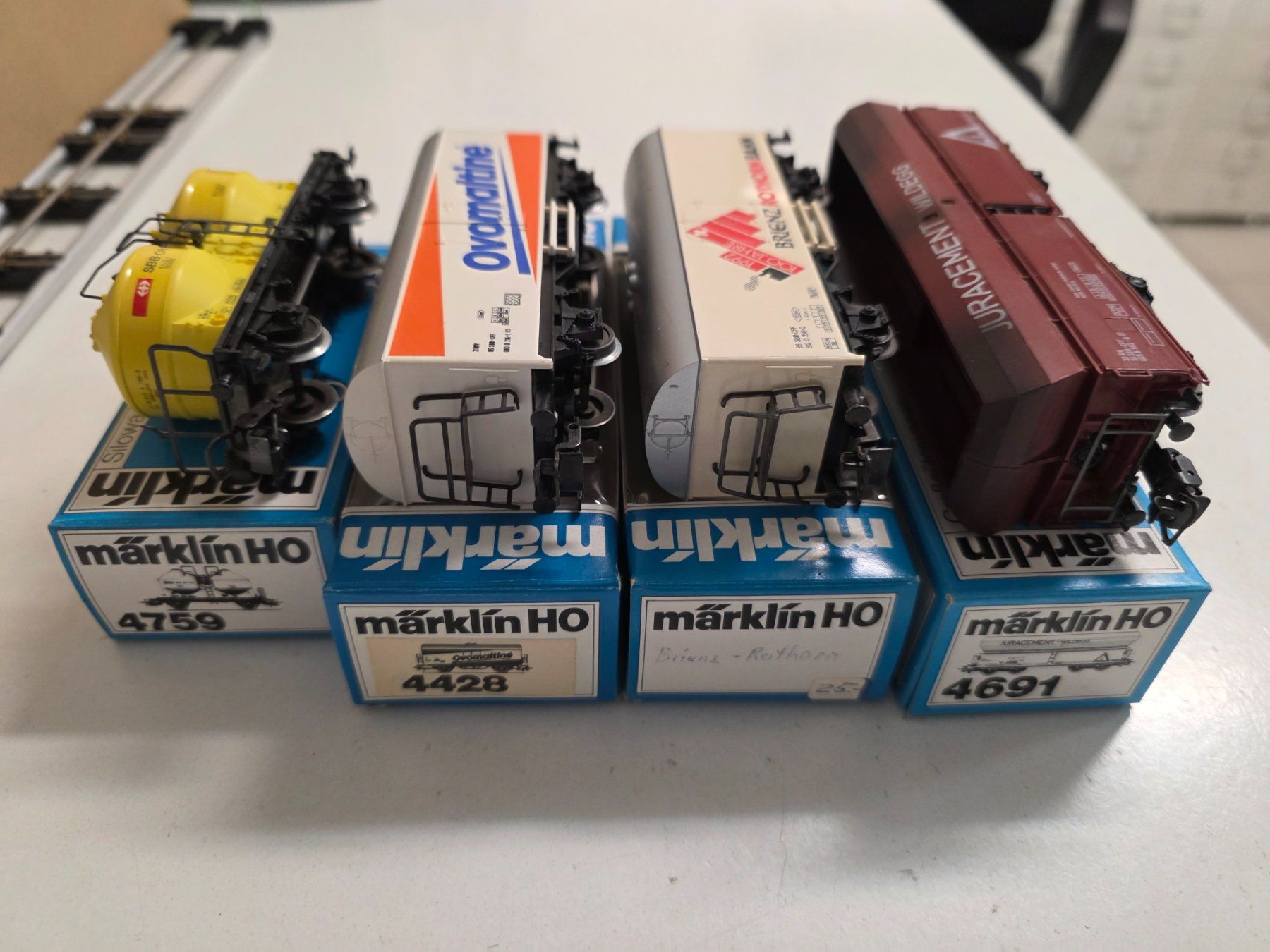 Märklin Modellini di ferrovie: Märklin 4 wagons CFF dès 1.-fr – Usato da bassecourt venduto da Paolo101 1