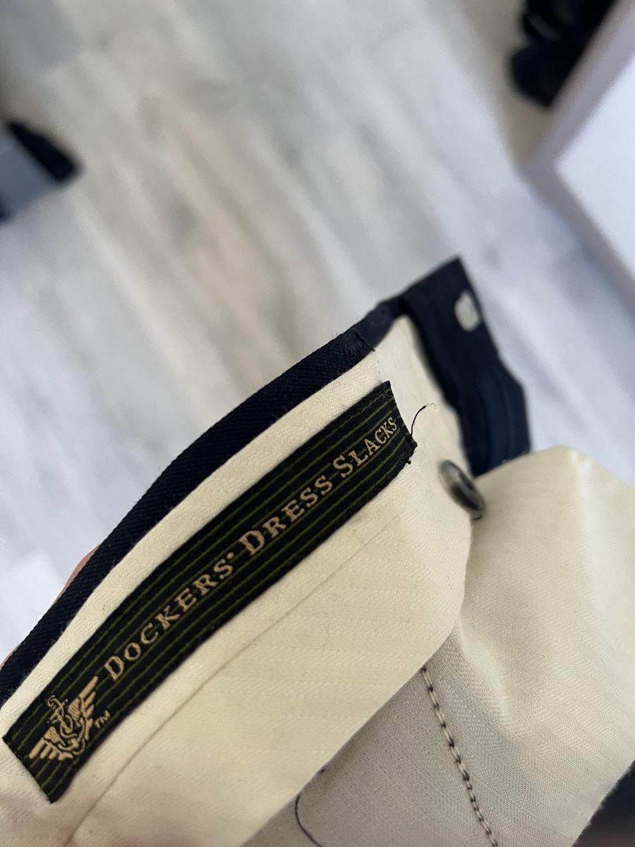 Pantaloni: Pantalon Dockers W31 L30 – Usato da Hauterive NE venduto da bae_y9s8 2