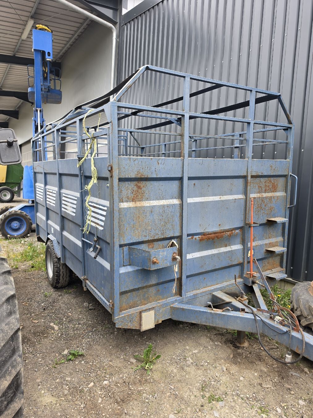 Rimorchi: Viehwagen Hydraulisch gebremst  – Usato da Bösingen venduto da lauda-lauda 1