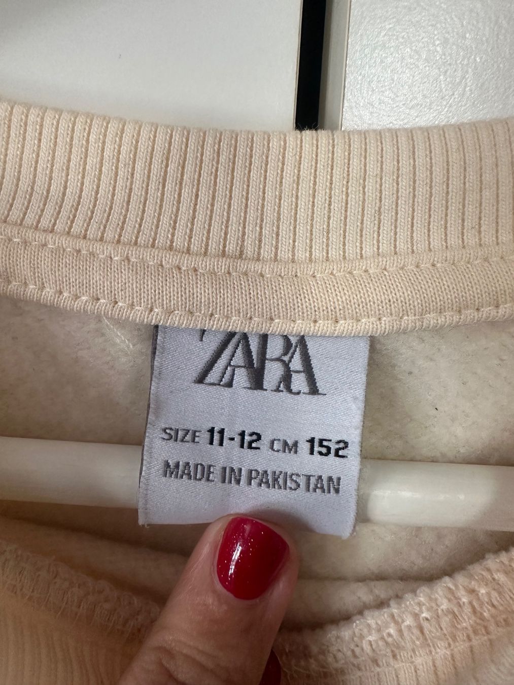 Zara Pullover & Sweatshirts: Mädchen Pullover ZARA Grösse 152 beige – Gebraucht aus Schaan von Hermine2018 1