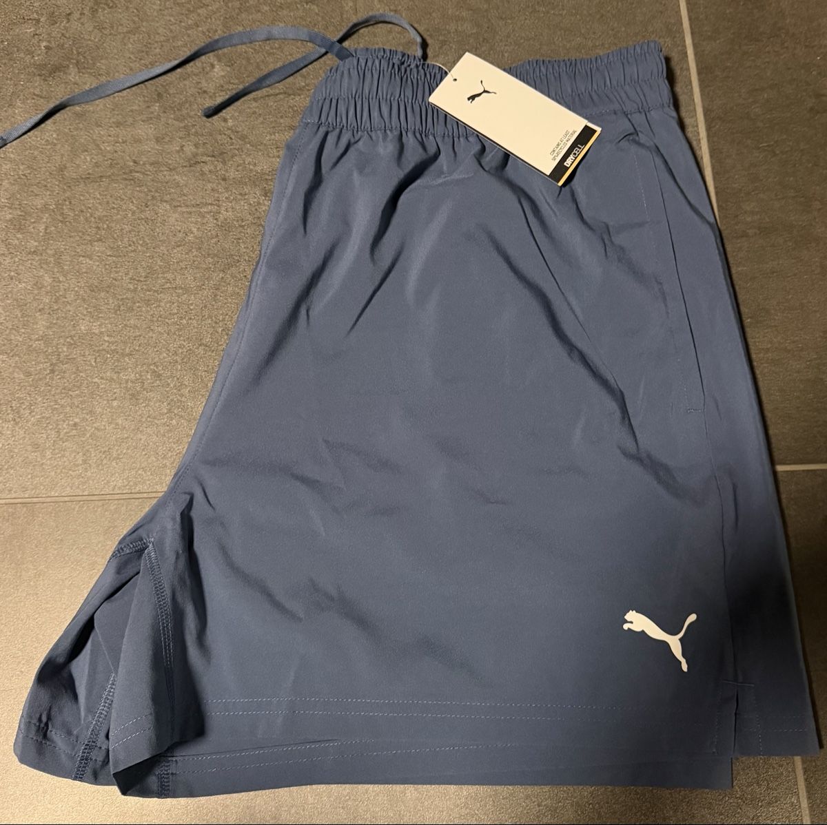 Puma Pantaloni: Pantaloncini puma XL – Nuovo e nell'imballaggio originale da Herisau venduto da debora9