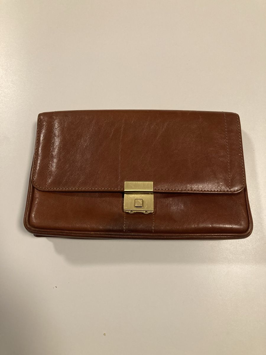 Brieftaschen: Pochette en cuir – Gebraucht aus Poliez-Pittet von dav_h8tl