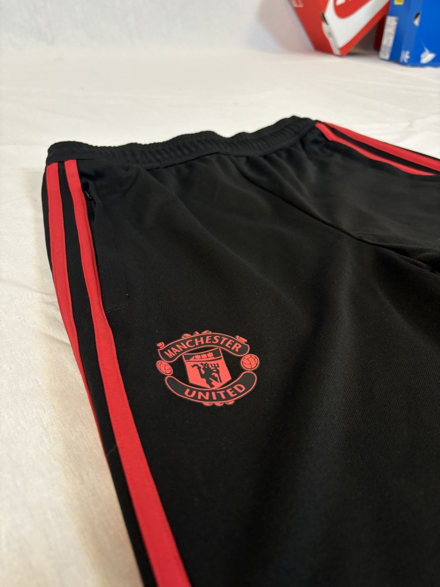 Adidas Pantaloni: Adidas Trainerhose Manchester United – Nuovo (secondo la descrizione) da Lindau venduto da KT_Vintage 2