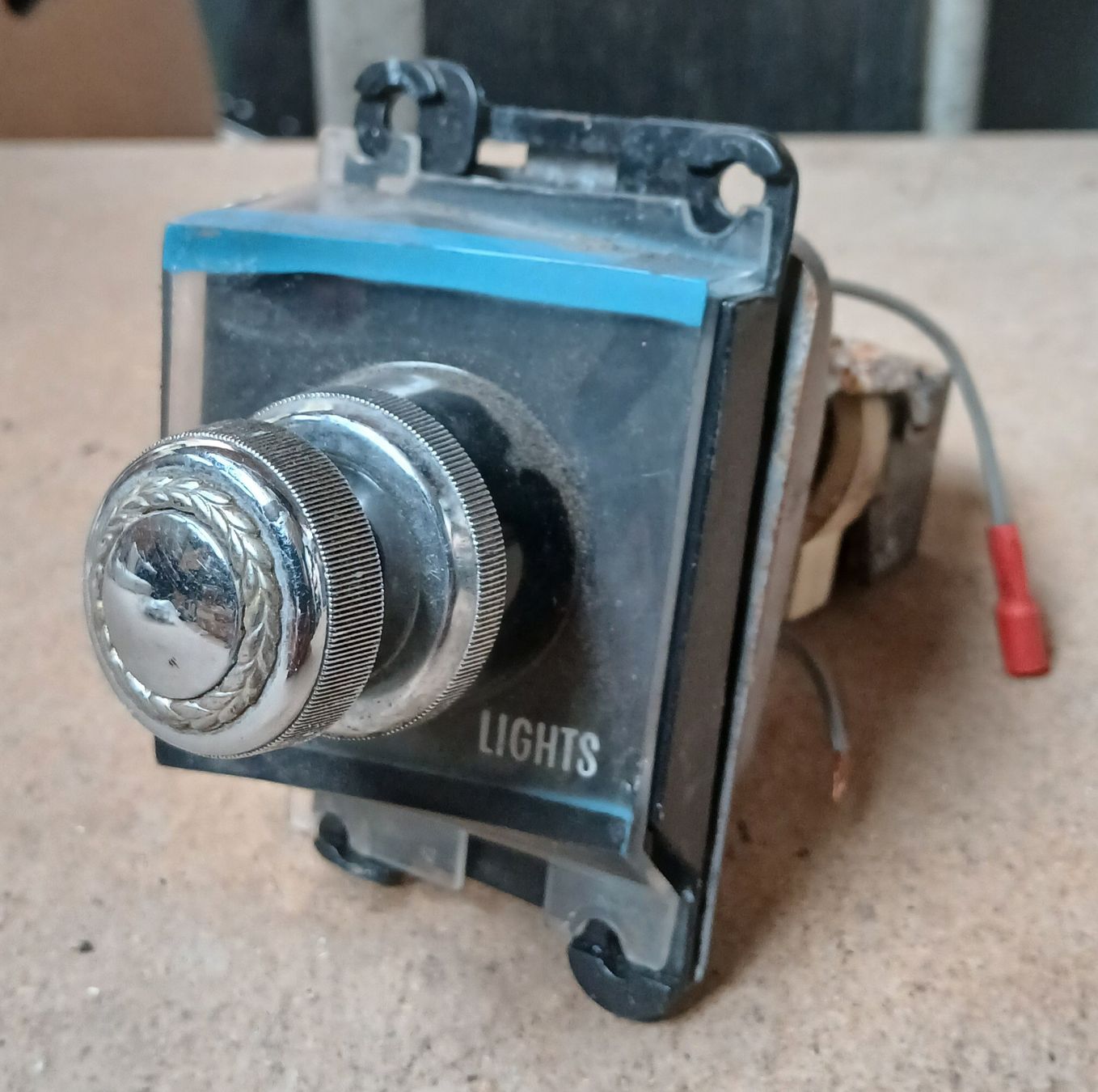 Cadillac Tutti pezzi di ricambio auto: Commande de phare Cadillac 1976 – Usato da la heutte venduto da Auto-stock