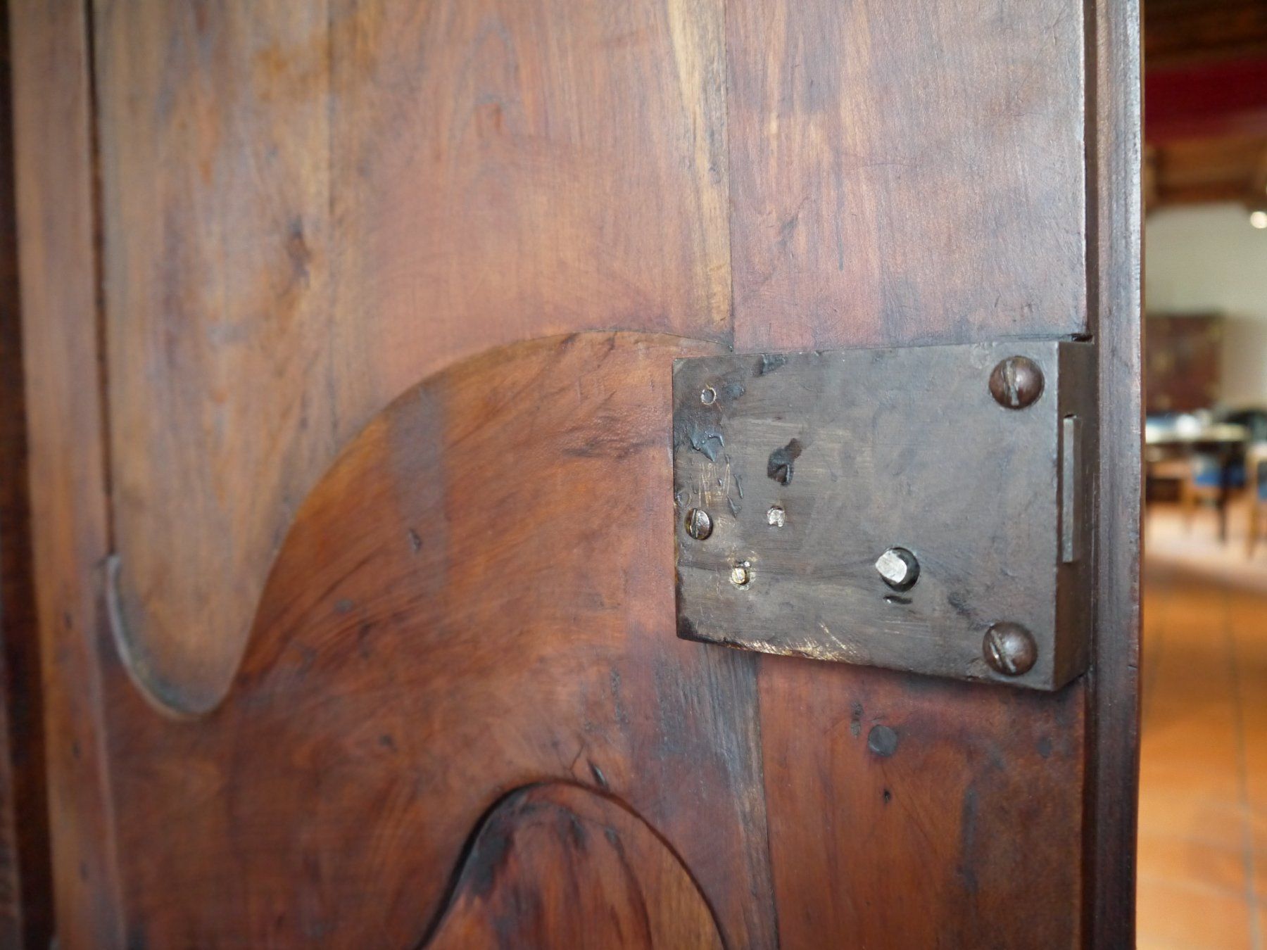 Armadi: Antiker Louis XV Schrank – Usato da Marnand venduto da MrBozzol 3