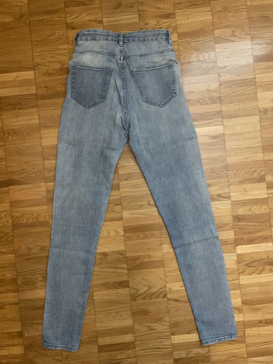 Pantaloni: Pantalon slim taille haute – Nuovo (secondo la descrizione) da Pont-de-la-Morge (Sion) venduto da hel_bh28 1