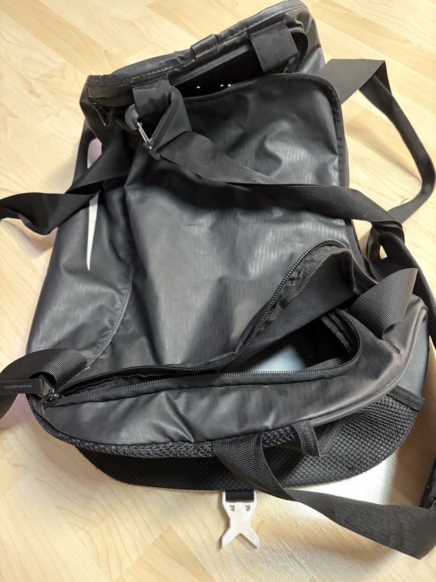 Nike Taschen: Nike Sporttasche – Gebraucht aus Bülach von Devin_H 2