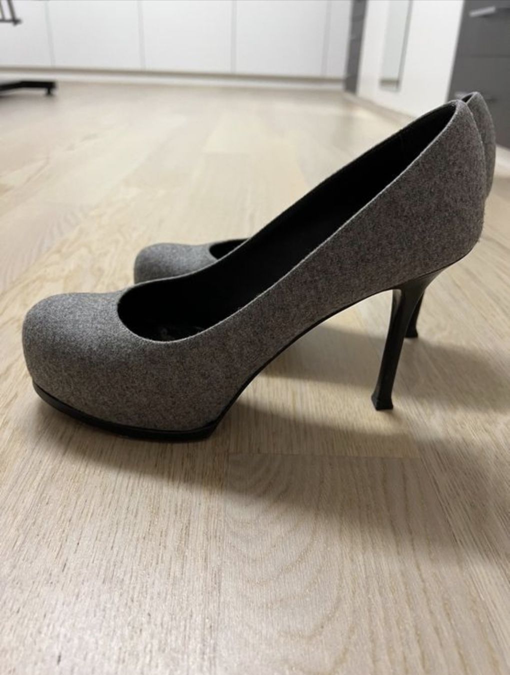 Saint Laurent Scarpe da donna: YSL Grey Wool Heels, Size 39 – Usato da Zürich venduto da alu_dzr7 2