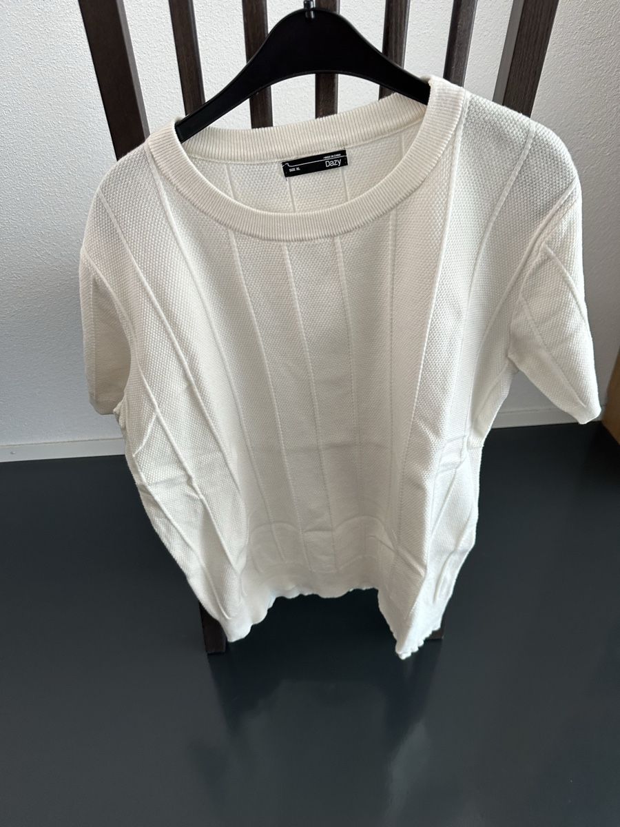 T-shirt: Elegante Knitwear Shirt – Usato da Schlieren venduto da James1010