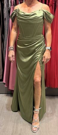 Abendkleid olivgrün schulterfrei mit Schlitz neu