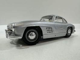 Mercedes-Benz 300 SL 1:18, silber, BBURAGO