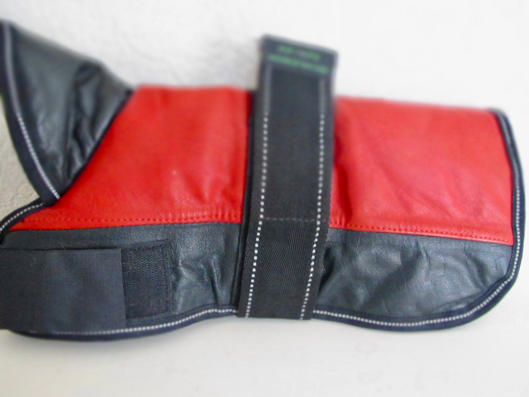 Abbigliamento: MANTEAU ET ACCESSOIRES POUR CHIEN – Usato da Murten venduto da Selliot 1