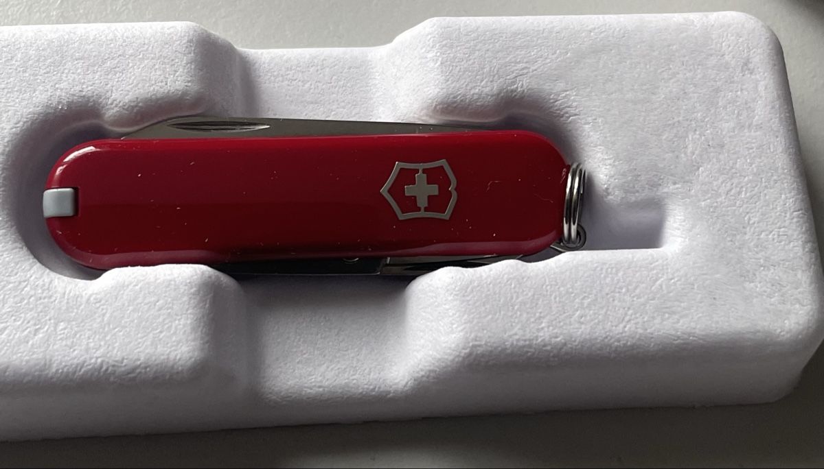 Victorinox Couteaux de poche: Victorinox Classic SD Rot mit Verpackung  – Neuf avec emballage d'origine à Einsiedeln par Vroni3 1