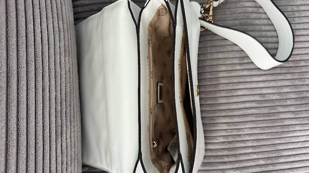 Borse da donna: Guess Umhängetasche in weiss – Usato da Widnau venduto da ali_t96f 1
