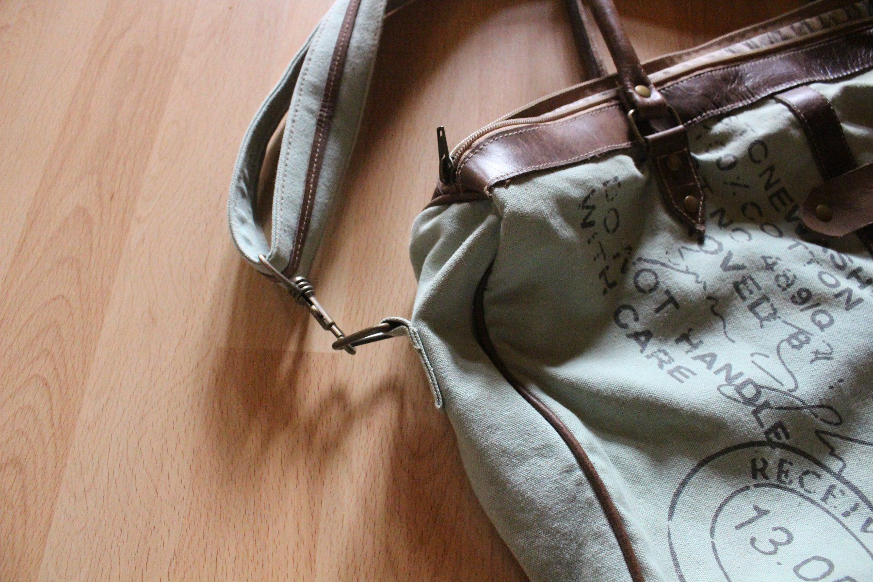 Taschen für Damen: Umhängetasche – Gebraucht aus Heimiswil von triskeli 4