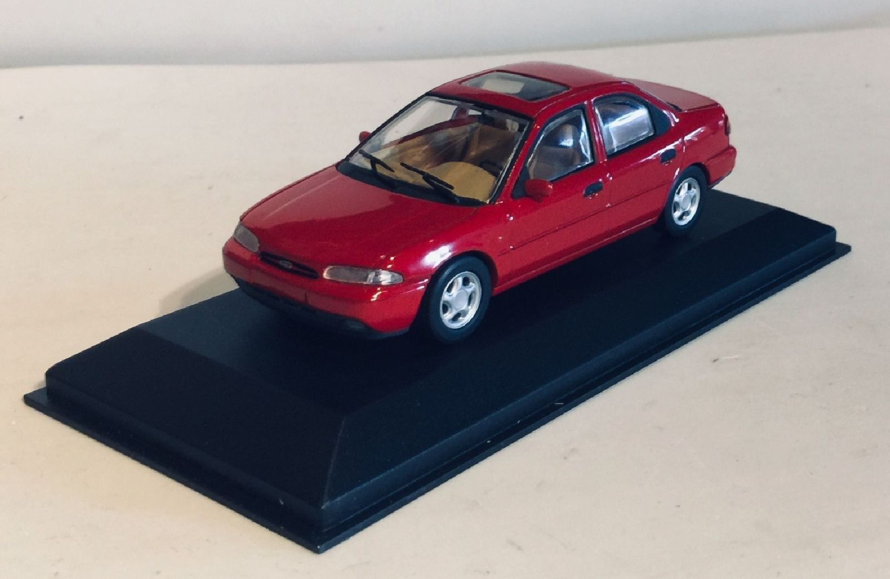 Minichamps Modellini d'auto: MINICHAMPS Ford Mondeo Limousine – Usato da Sonceboz-Sombeval venduto da Decolove 1