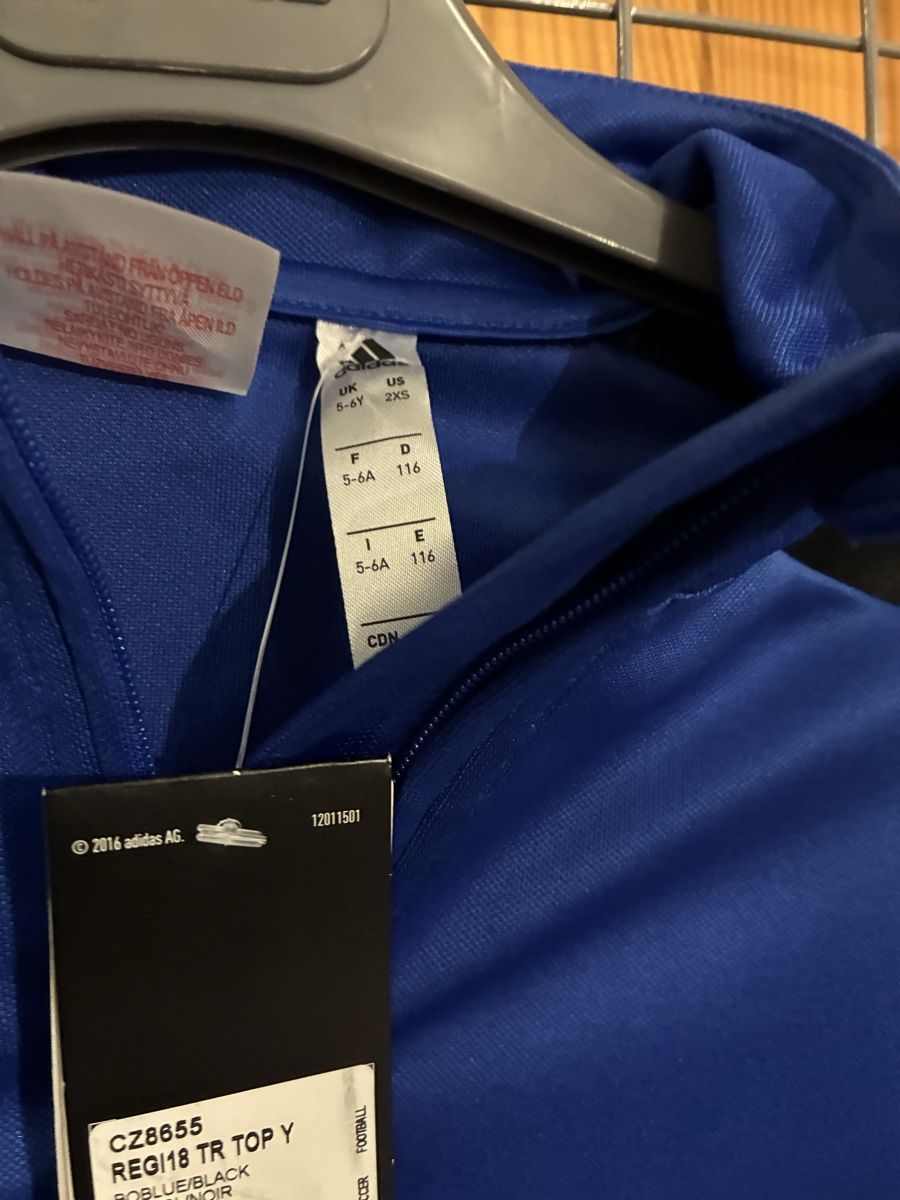 Adidas Maglioni & Felpe: Adidas Trainingspullover blau schwarz Gr.116 neu – Nuovo e nell'imballaggio originale da Zürich venduto da Msirco 1