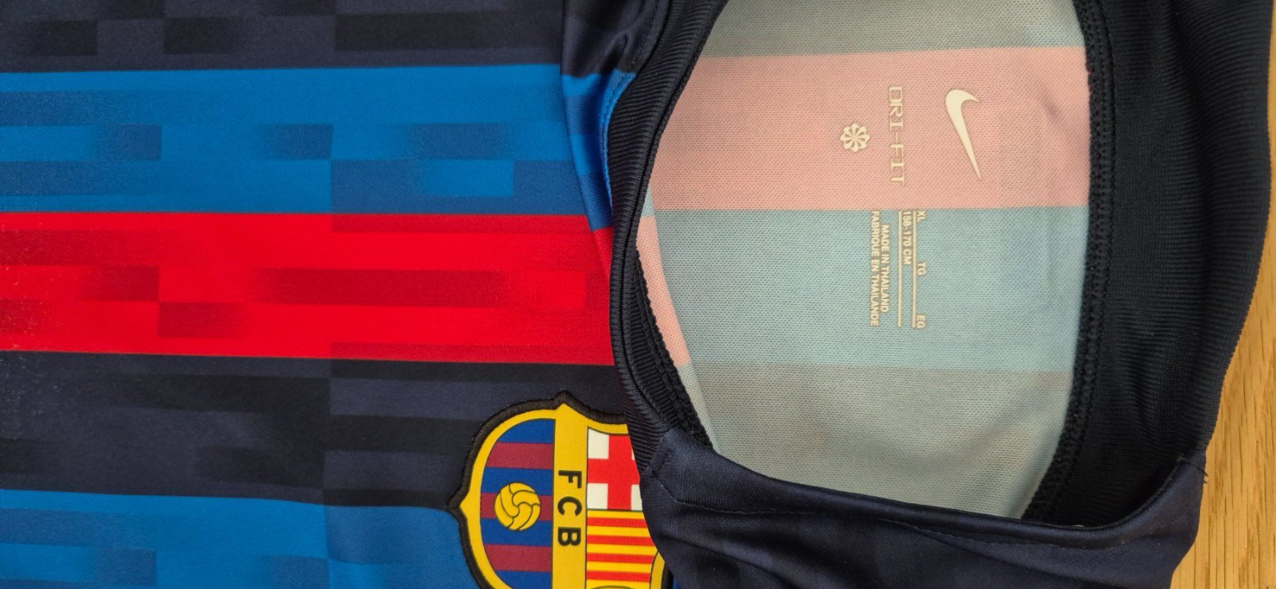 Nike Trainer, Turnhosen & -trikots: T-shirt foot – Gebraucht aus Lausanne von malimar3 3