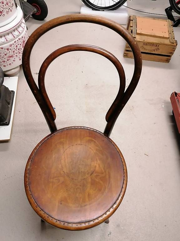 Sedie: une chaise – Usato da Villars sur glâne venduto da monse02