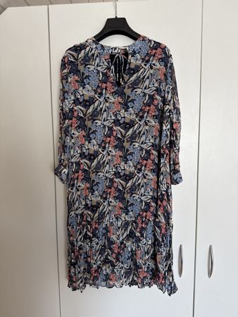 S. Oliver - leichtes Plisseekleid