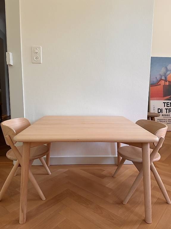 Tischset: neuer Kindertisch mit passenden Kinderstühlen – Gebraucht aus Zürich von annaballerina97 1