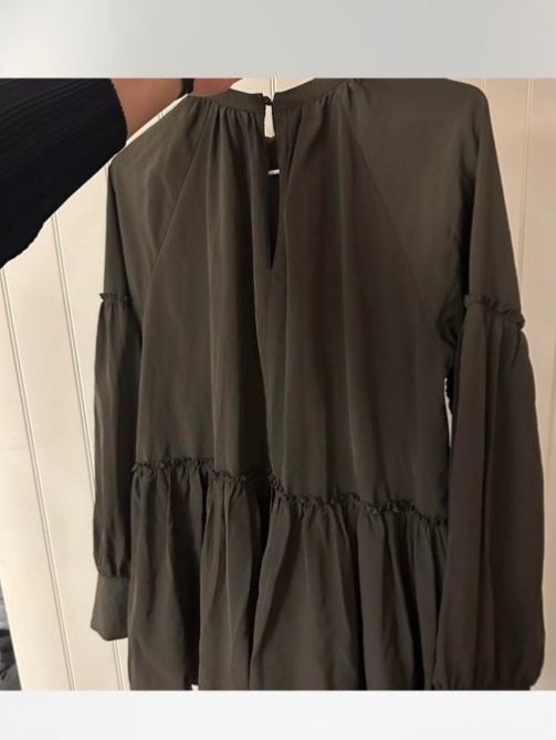 Top: Peplum shirt – Nuovo (secondo la descrizione) da Zürich venduto da sad_rd9w 2