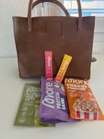 More Nutrition Mix 6 Artikel mit einer tollen Ledertasche